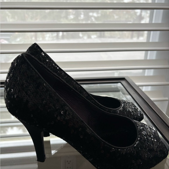 Black sequin peep-toe pumps - Picture 2 of 8